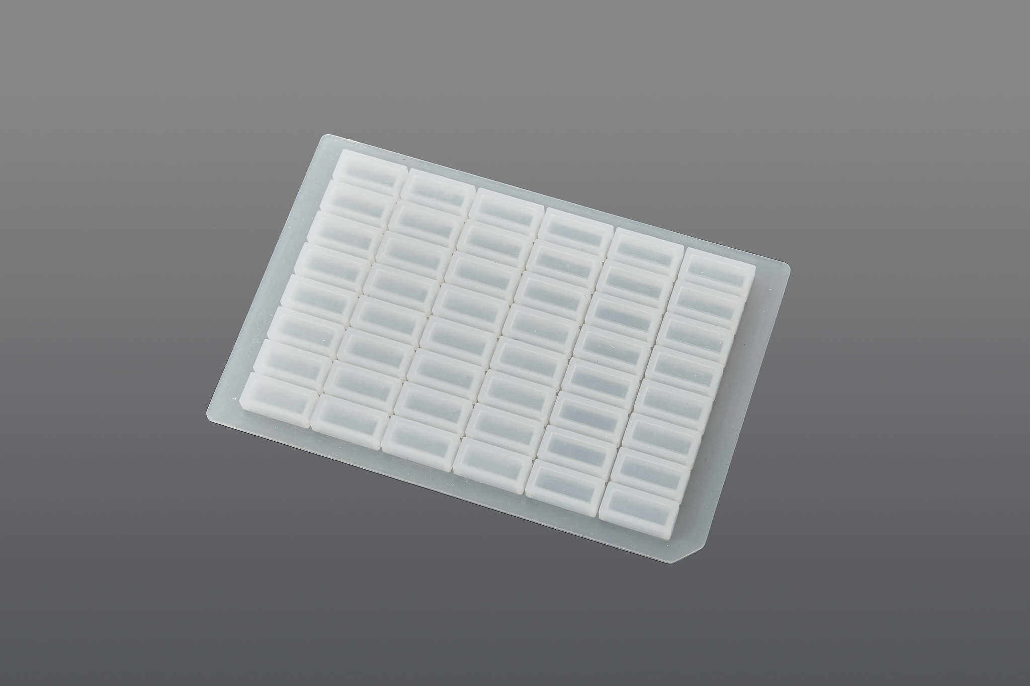 NEST 48 Well Square well Silicone Sealing Mat, Sterile, 10/pk, 50/cs - Cell  Culture Collective
